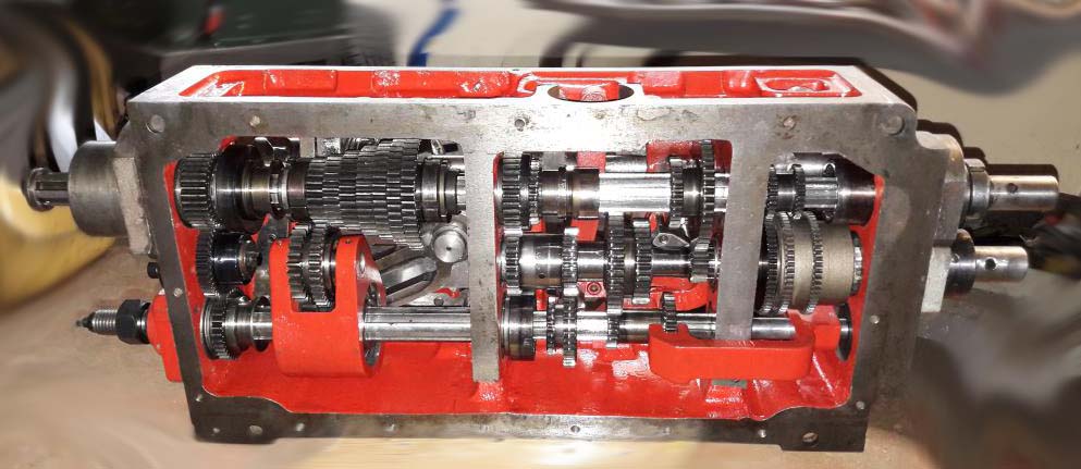 Фото коробки подач токарно-гвинторізного верстата 1К62Б Фото коробки подач токарно-гвинторізного верстата 1К62Б